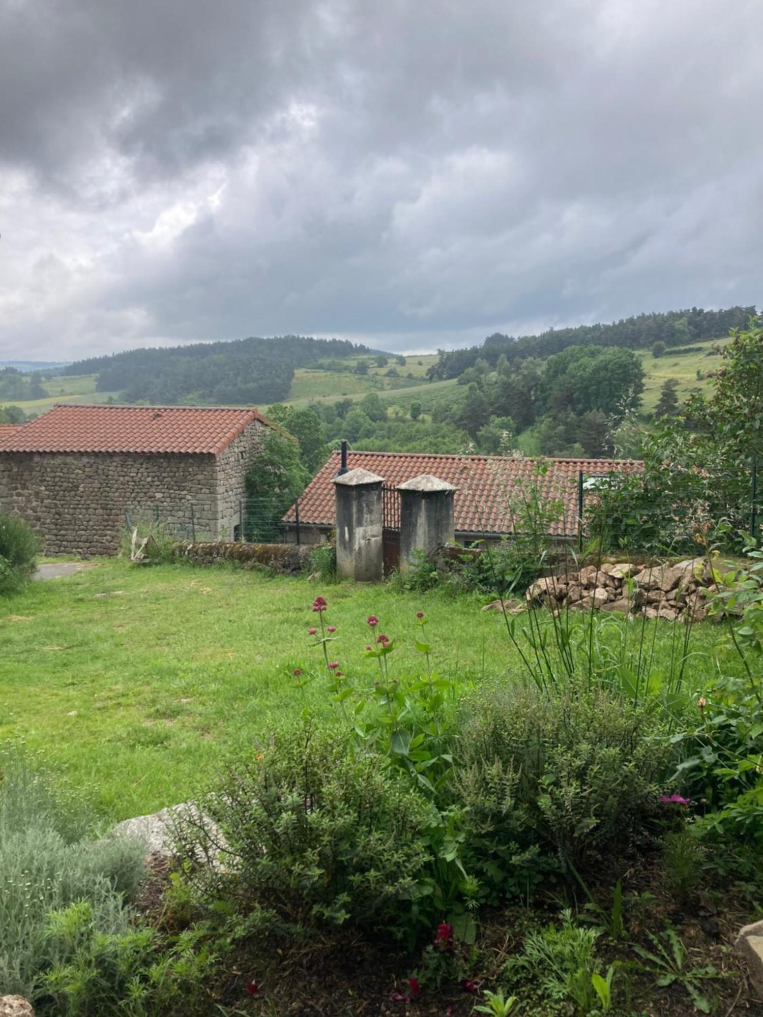 Chambres Et Tables D'Hotes - Les Ateliers De Pontajou - Pelerin Navette Gratuite A Saugues Venteuges Exterior photo